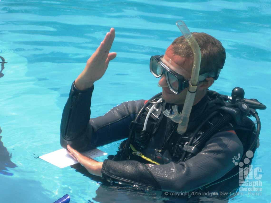 PADI Instructor Course Fin Pivot Briefing by an IDC Candidate on second Indepth CW presentation