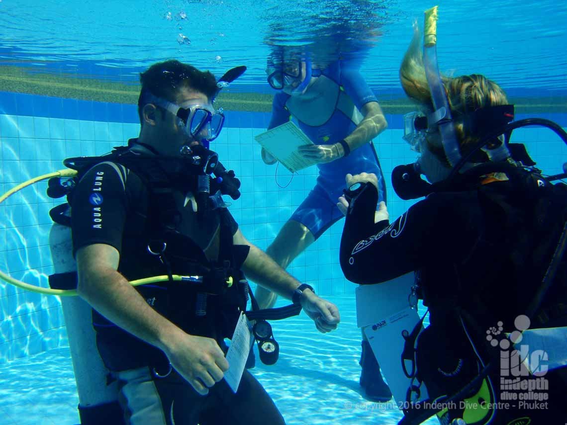 Indepth PADI CD Chris grading a CW presentation in the pool