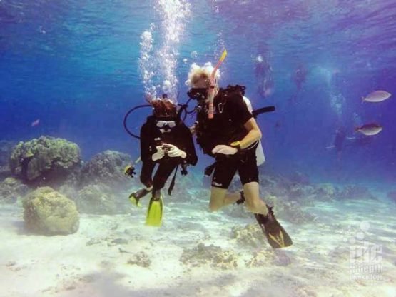 PADI Underwater Navigation student on his last dive before certification