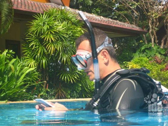 Scuba Instructor Candidate giving a briefing on the Skill his students will perform