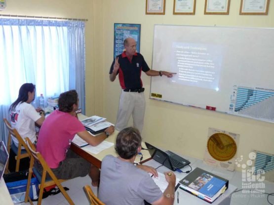 PADI Course Director Chris giving a Presentation on the AI course with Indepth