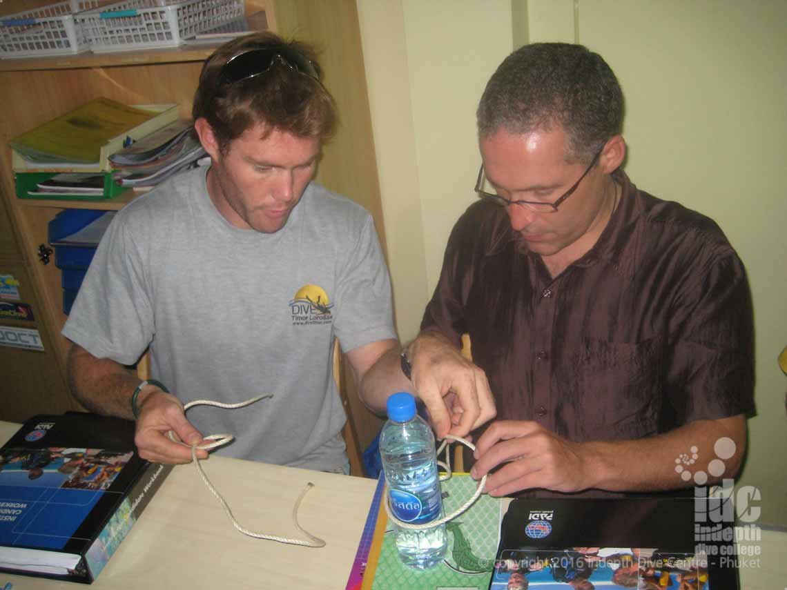 Knot tying on your Assitant Instructor Course on Phuket