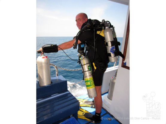 Specialty Course PADI Instructor diving on his Poseidon Rebreather